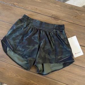 Lululemon hotty hot shorts LR 4”